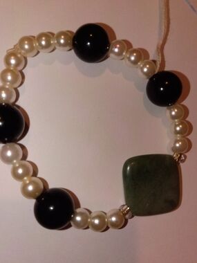 Cream Pearl and Black Bead Bracelet with Green Stone Accent